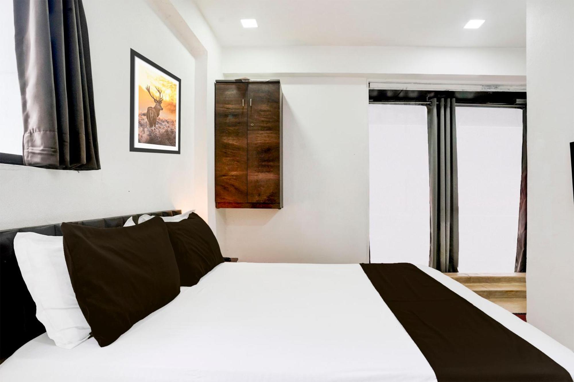 Super Hotel O Vip Road Formerly Hotel Lotus Surat Eksteriør bilde